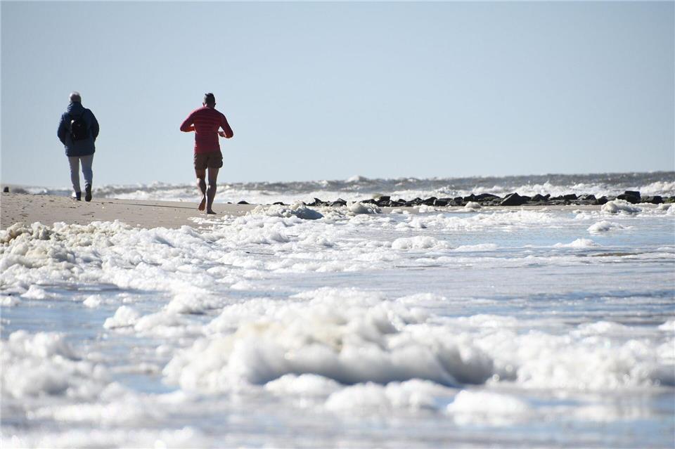 Besonders im Herbst und Winter nehmen die Stürme auf Sylt zu. (Symbolbild)Lea Albert/dpa