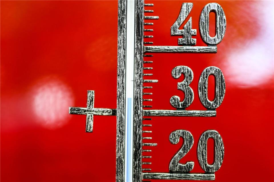 Besonders im Südwesten könnte am Freitag gebietsweise bis zu 36 Grad warm werden. (Symbolbild)Patrick Seeger/dpa