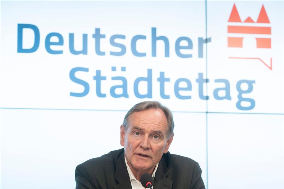 Besorgt wegen der klammen Kassen der Kommunen: Burkhard Jung.Marijan Murat/dpa