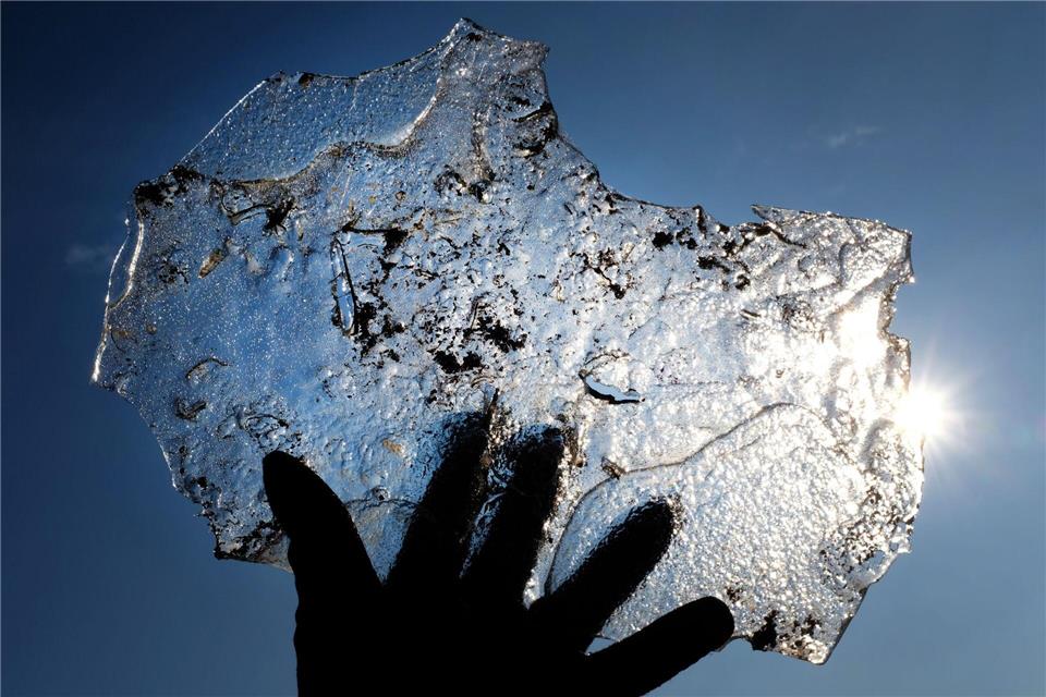 Besser mit Handschuhen! Unsere Finger sind besonders anfällig für Erfrierungen. Martin Gerten/dpa/dpa-tmn