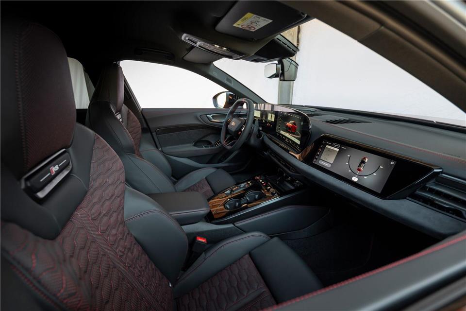 Best of both Worlds: Sportlichkeit und gediegener Auftritt kombiniert das Interieur problemlos.Audi AG/dpa-tmn