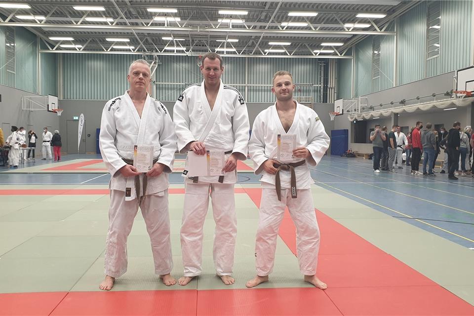 Bestanden die Prüfung zum 1. Dan im Judo mit Bravour: Frank Kitscha, Jan Große-Beckmann und Alexander Gottheil (von links).