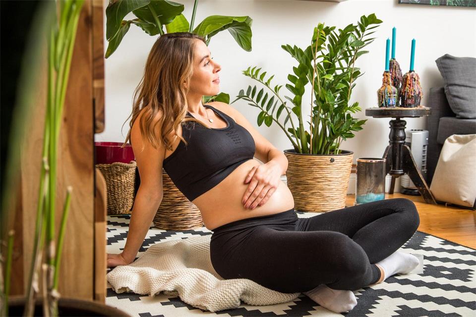Bestimmte Nährstoffe sind in der Schwangerschaft besonders wichtig. Dazu gehören Folat, Eisen, Jod und Vitamin D.picture alliance / dpa-tmn