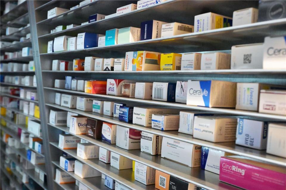 Bestimmte verschreibungspflichtige Präparate sollen Apotheken ohne Rezept verkaufen können. (Archivbild)Malin Wunderlich/dpa