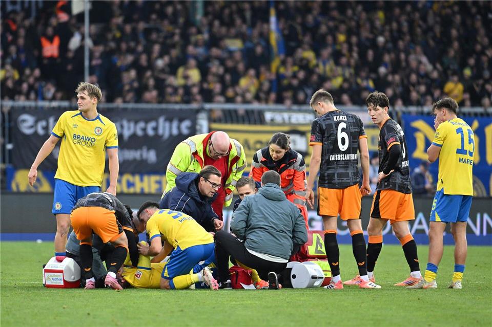 Bestürzung nach der Verletzung von Florian Flick.Swen Pförtner/dpa