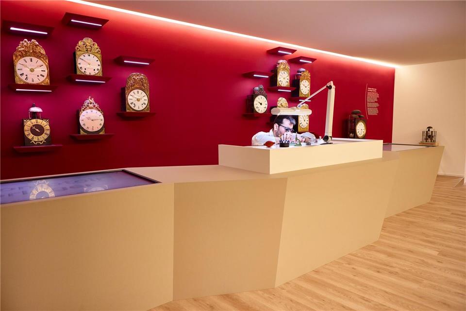 Besuch im Espace Horloger in Le Sentier: In dem Uhrenmuseum wird das Präzisionshandwerk auch live gezeigt.Espace Horloger/dpa-tmn