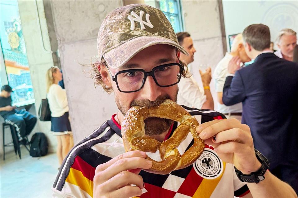 Besuch im German House of Soccer: Fußball-Fan Dominik Stroh.Christoph Lother/dpa