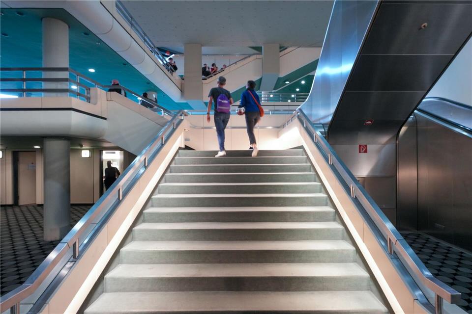 Besucher haben nur selten die Gelegenheit, das ehemalige Kongresszentrum ICC von innen zu sehen. (Archivbild) Soeren Stache/dpa