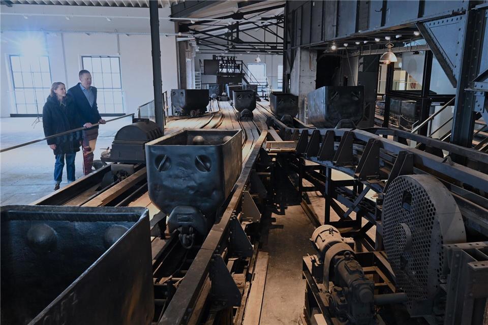Besucher können im Museum „Kohlewelt“ die Hängebank des einstigen Steinkohlebergwerks besichtigen. Hier wurde einst die aus der Tiefe geförderte Kohle umgeschlagen. Hendrik Schmidt/dpa