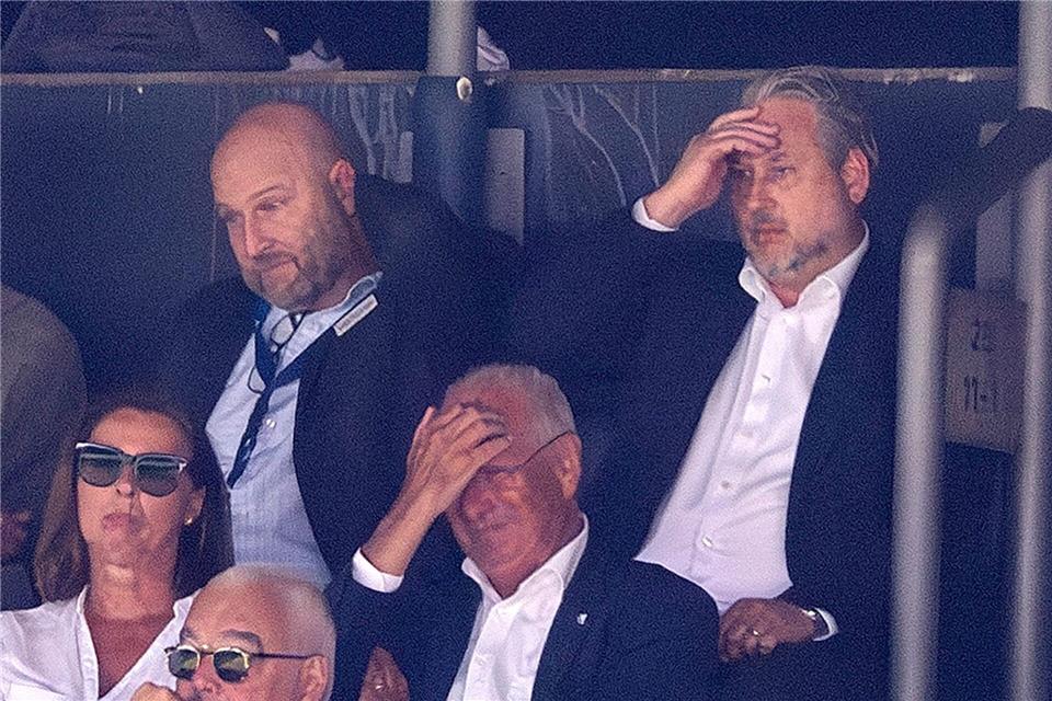 Betretene Miene bei Sportchef Dufner (l). Nach nur fünf Monaten im Amt ist schon wieder SchlussDavid Inderlied/dpa