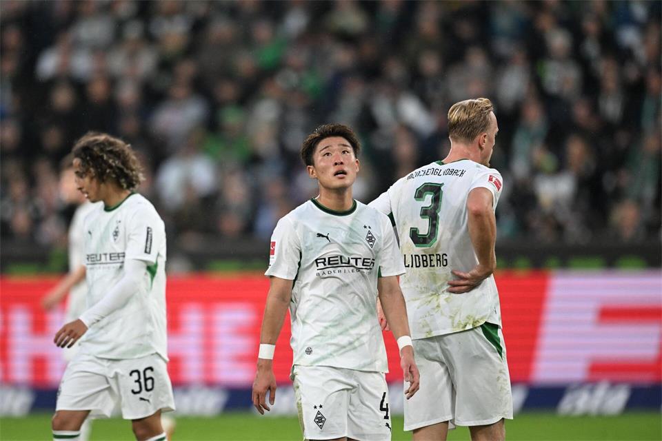 Betretene Mienen: Noch eine weitere Niederlage, dann gehört der Borussia ein Negativrekord.Fabian Strauch/dpa