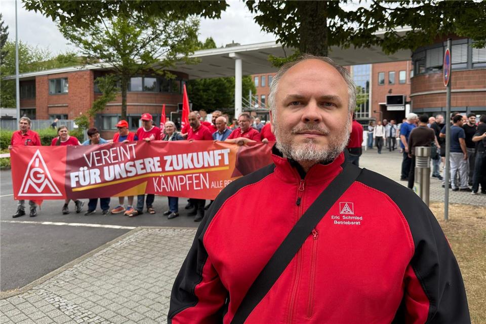 Betriebsrat Eric Schmied. Beschäftigte in Baunatal protestieren, viele bangen um ihre Jobs. Nicole Schippers/dpa