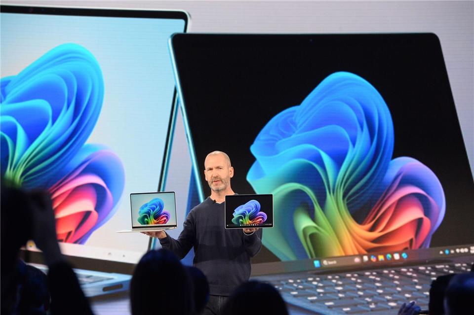 Betriebssysteme wie Windows integrieren zunehmend KI-Funktionen. Rechner, die im Sinne von Microsoft auf KI-Produktivität ausgelegt sind, dürfen etwa das Copilot+-Label tragen.picture alliance/dpa