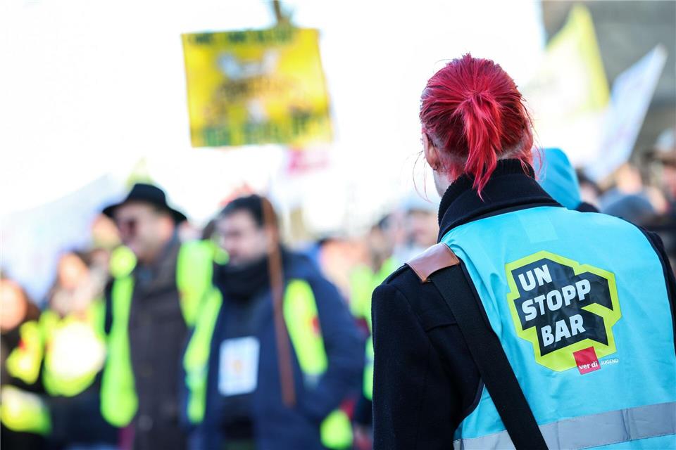 Betroffen sind Awo-Kitas, Schulen, Hochschulen und Universitätskliniken.Christoph Reichwein/dpa