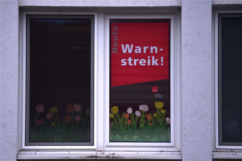 Betroffen von den Warnstreiks bei der Awo NRW sind Kitas. (Archivbild)Caroline Seidel/dpa