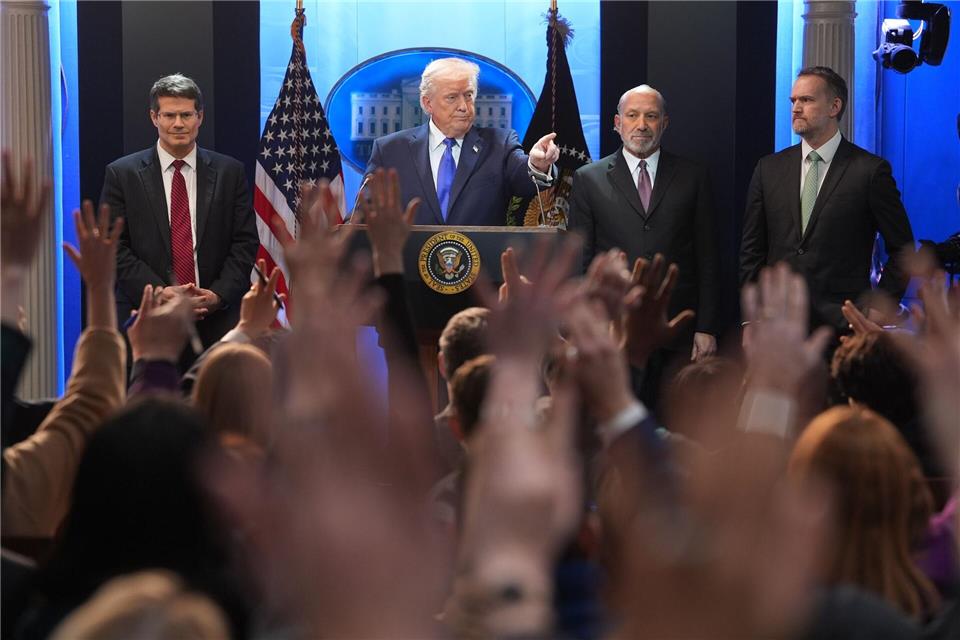 Betroffen von der Entscheidung sind alle Zölle, die Trump unter Berufung auf das Notstandsgesetz IEEPA etabliert hat. Evan Vucci/AP/dpa