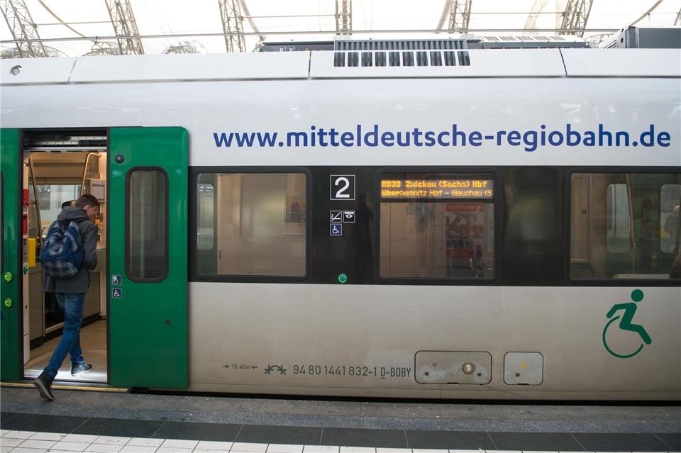 Betroffen von der Sperrung des Zwickauer Hauptbahnhofs waren auch Züge der Mitteldeutschen Regiobahn von Dresden nach Plauen und Hof. (Archivbild)Sebastian Kahnert/dpa