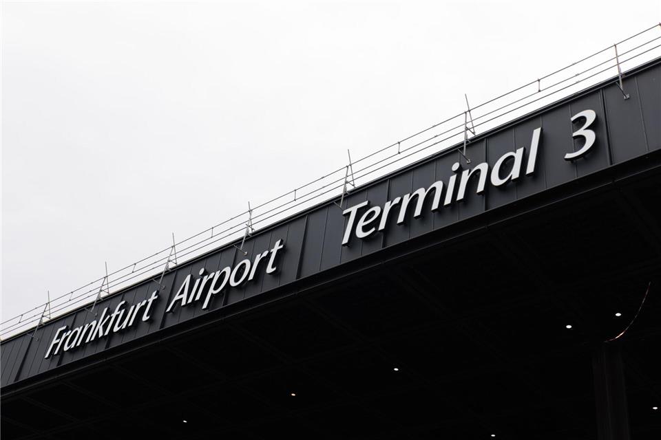 Bevor das neue Terminal in Betrieb geht, plant der Flughafenbetreiber Fraport einen Testlauf. (Archivbild)Lando Hass/dpa