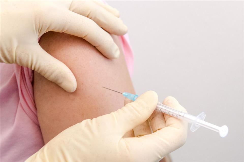 Bevor es juckt und behandelt werden muss: Die HPV-Impfung kann vor bestimmten Virustypen schützen, die Feigwarzen verursachen.picture alliance / dpa-tmn