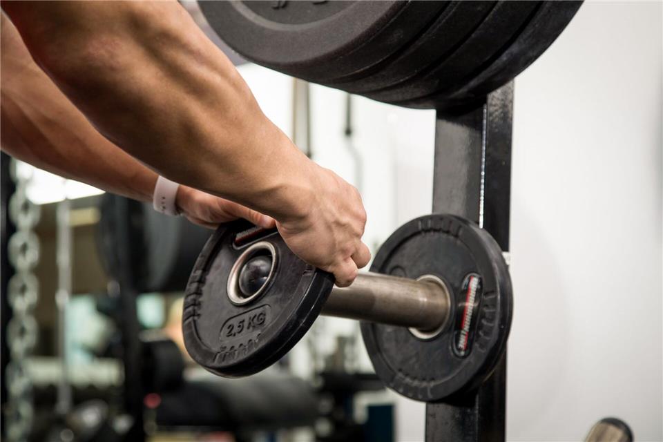 Bewegung als Schlüssel: Regelmäßiger Sport kann helfen, hormonellen Veränderungen entgegenzuwirken.Christin Klose/dpa-tmn