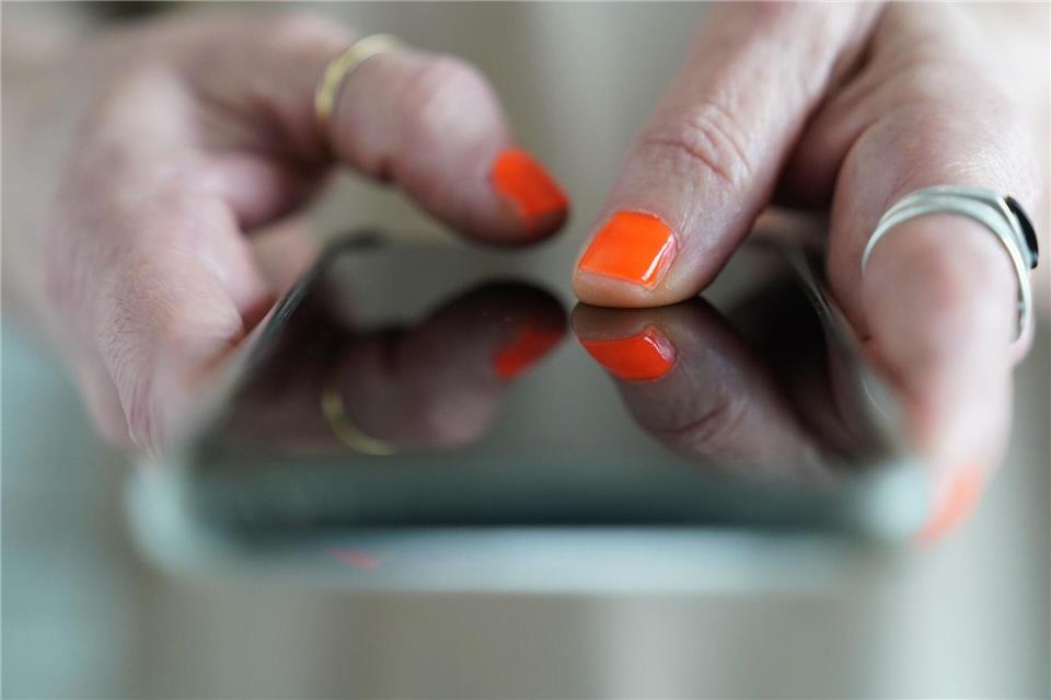 Bewerberinnen und Bewerber sollten sich darüber im Klaren sein, dass Job-Angebote über Messenger-Dienste nicht seriös sind.picture alliance/dpa