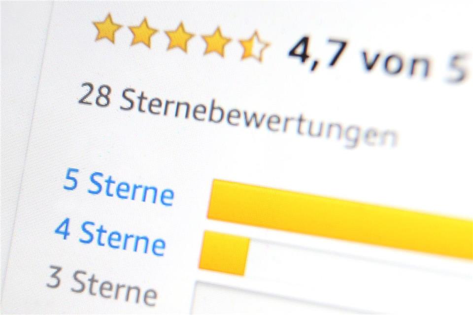 Bewertungen auf Webseiten sind ohnehin mit Vorsicht zu genießen. Online-Händler müssen zudem darauf hinweisen, wie die Bewertungen zustanden kommen. picture alliance / dpa-tmn