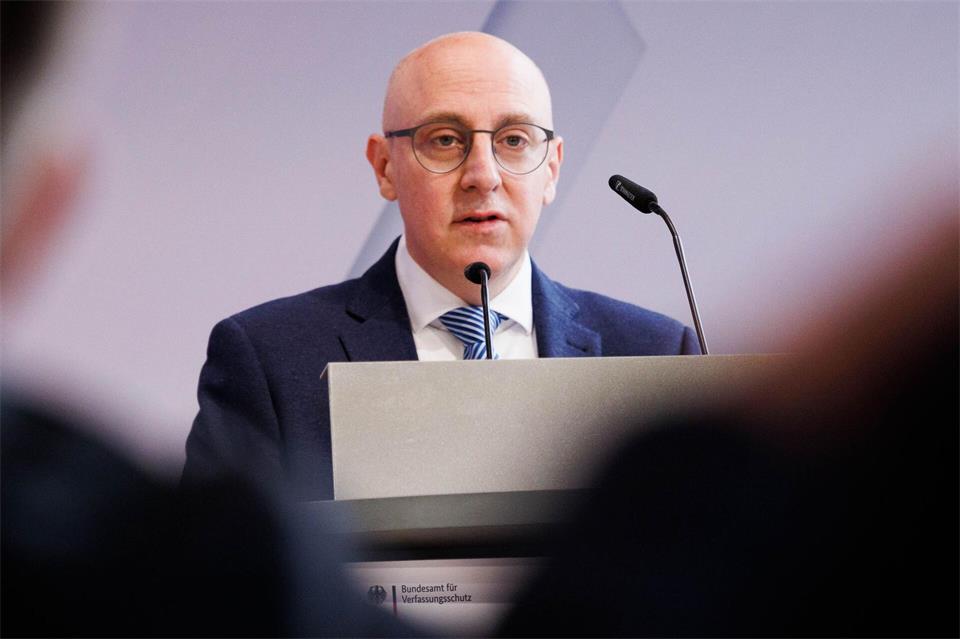 BfV-Präsident Sinan Selen hofft auf die Nachrichtendienst-Reform.Carsten Koall/dpa