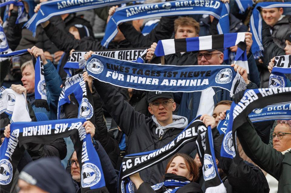 Bielefelder Fans verursachen eine hohe Geldstrafe. (Archivbild)Friso Gentsch/dpa
