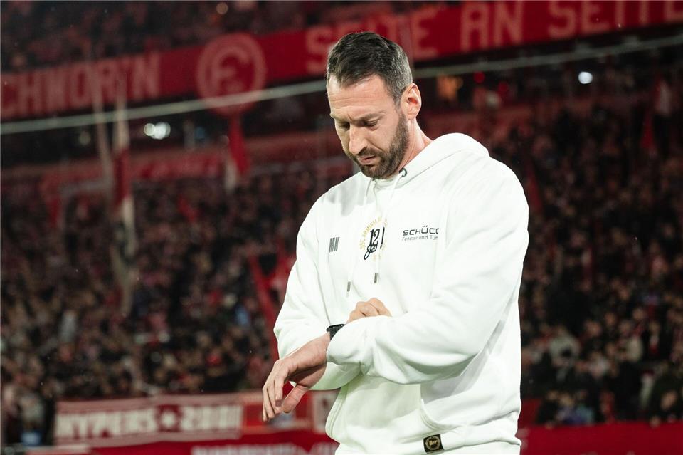 Bielefelds Trainer Kniat verpasst einen Punkt mit Arminia in Düsseldorf.Marius Becker/dpa