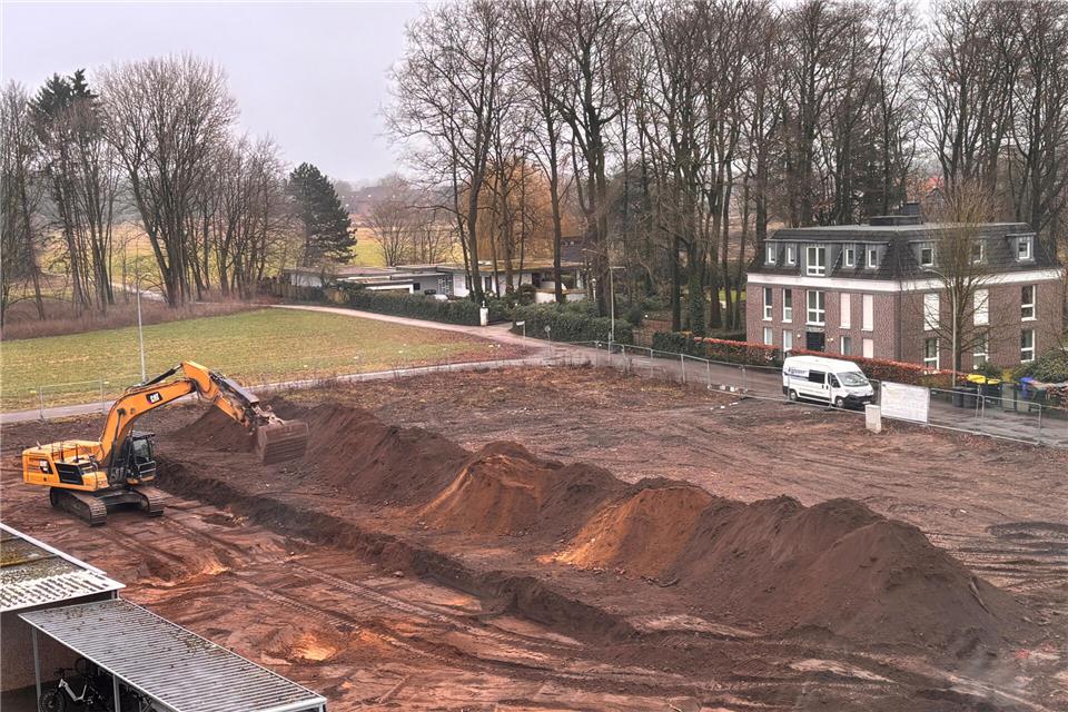 Bagger auf Büning-Fläche tätig 