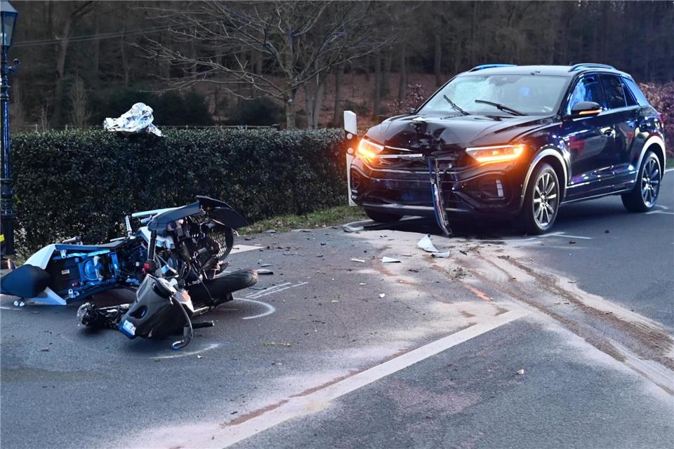 Motorradfahrer prallt in Lavesum frontal gegen Wagen einer Rekenerin 