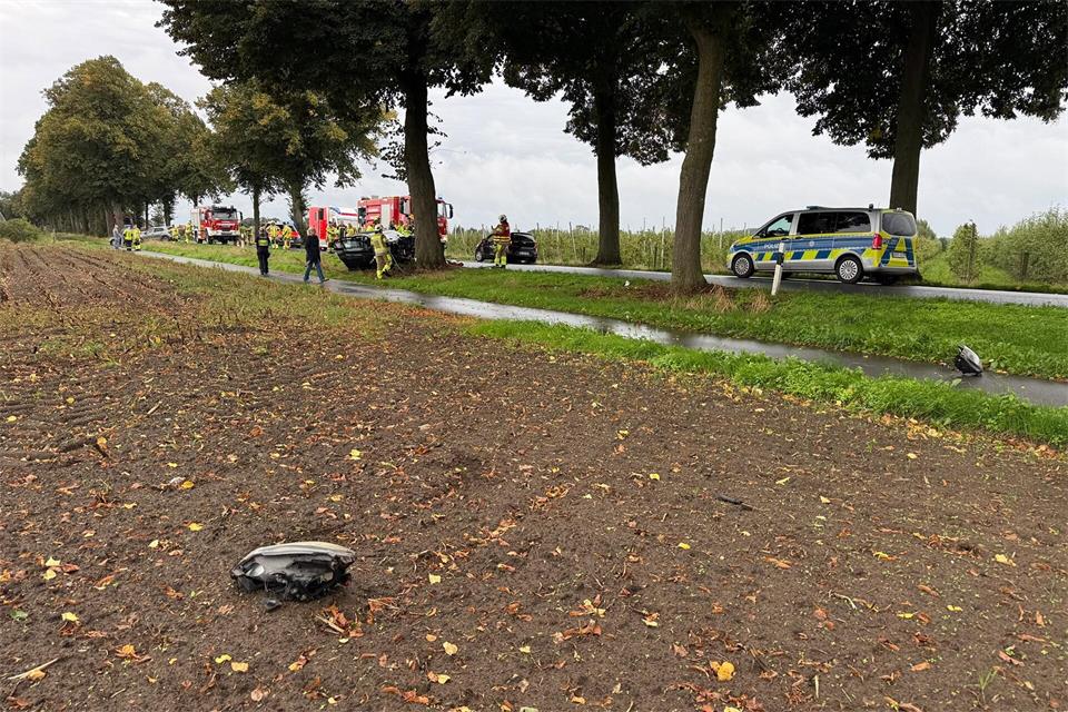Vollesperrung zwischen Erle und Rhade nach schwerem Unfall