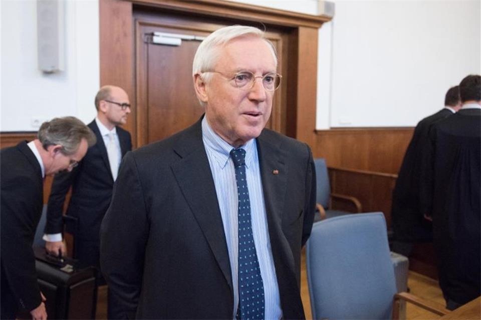 Vorstand der Signal Iduna sagt zu 500-Millionen-Klage aus 