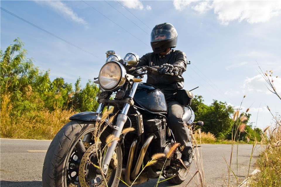 Motorrad aus dem Winterschlaf geweckt