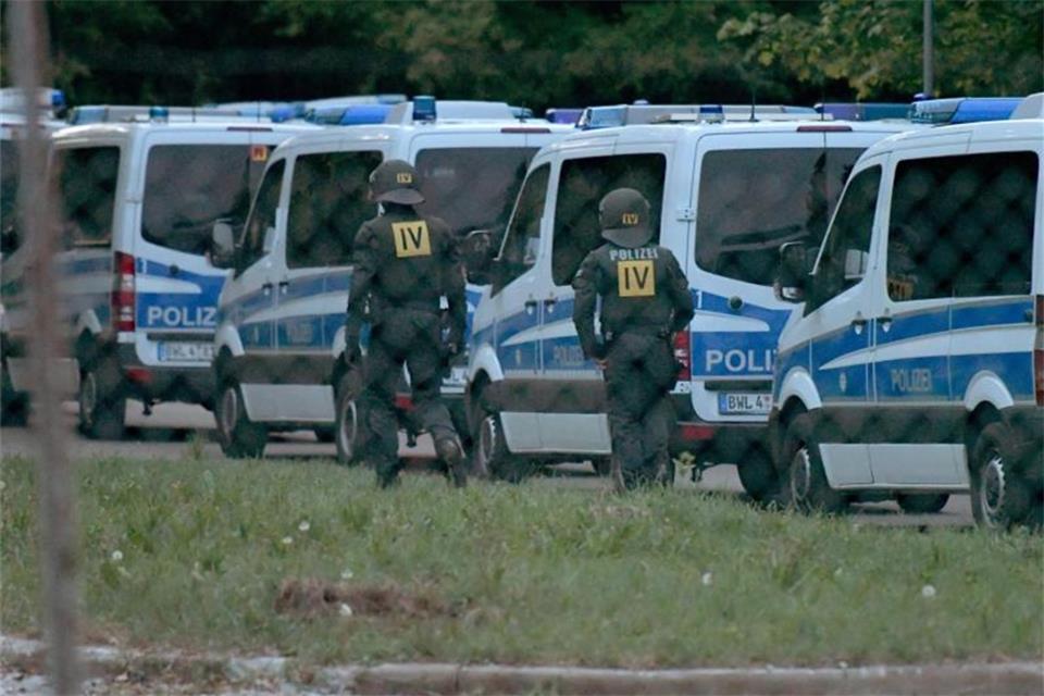 Zugriff statt Rückzug - Polizei zeigt in Ellwangen Stärke 