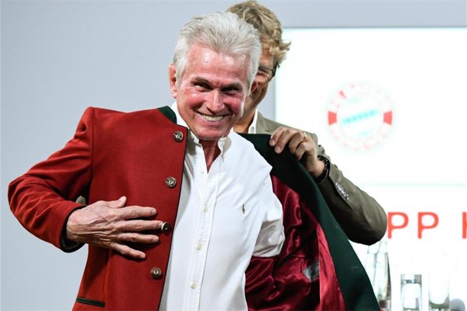 Mit Hund und Frau: Heynckes genießt Leben als Rentner Mit Hund und Frau: Heynckes genießt Leben als Rentner