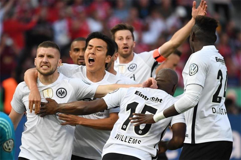 Rebic schockt Bayern – Eintracht feiert Pokalsensation 