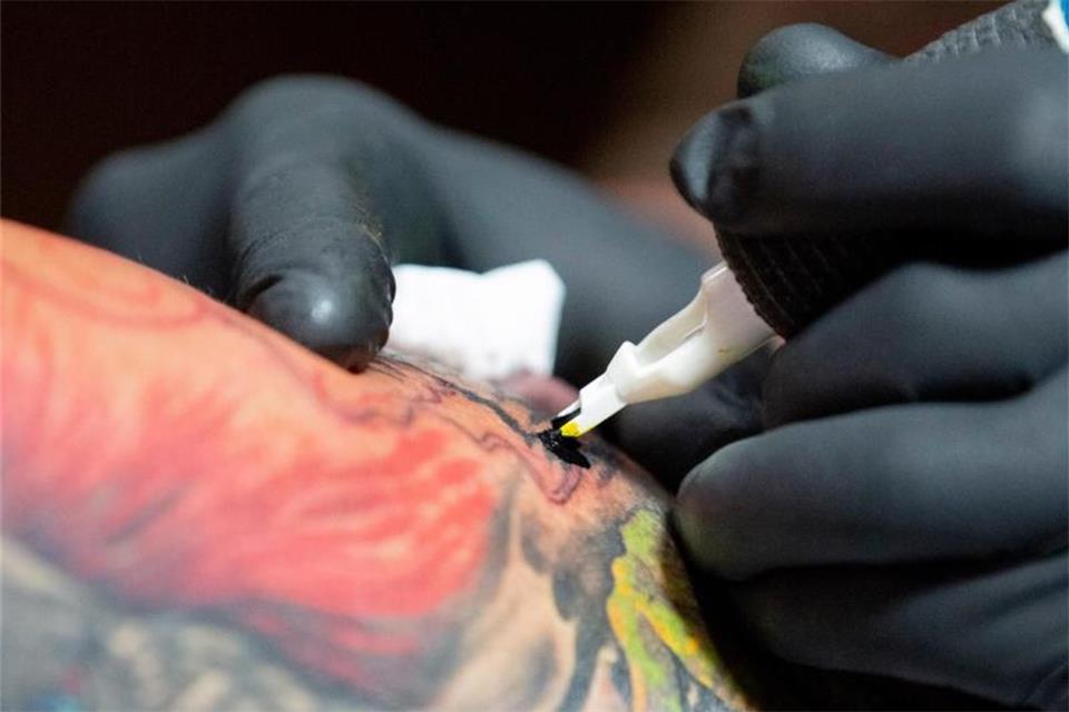 Studie: Allergiegefahr auch durch Tätowiernadeln 