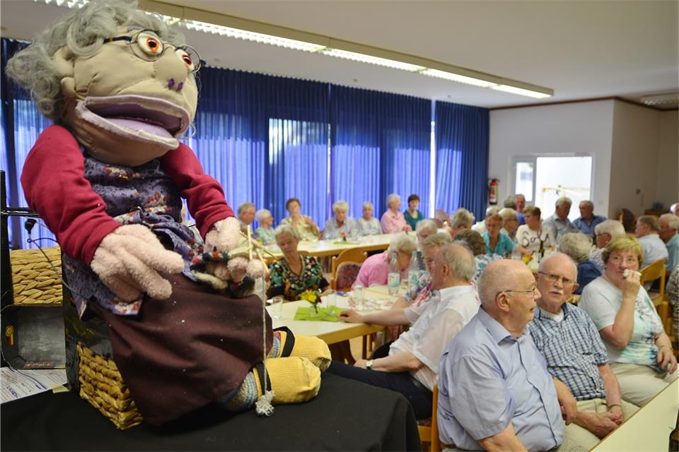 Maria Schupp lässt ihre Puppen sprechen 
