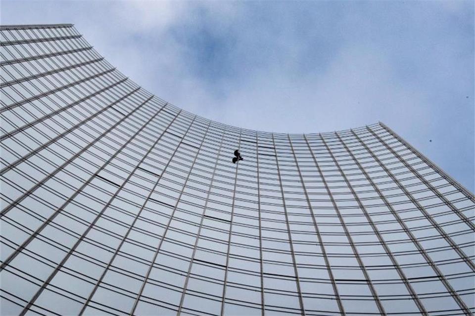 Hangelpartie in schwindelerregenden Höhe 