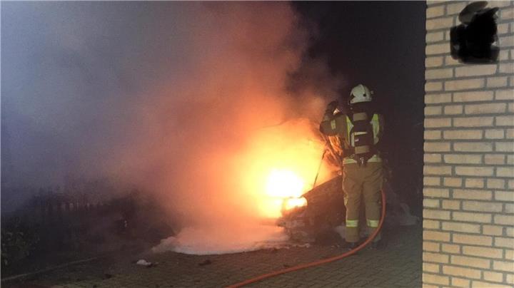 Auto in Raesfeld fängt Feuer 