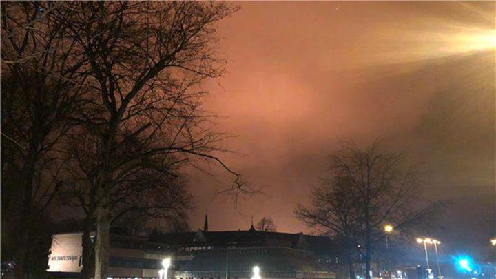 Roter Himmel überm Ruhrgebiet: Notrufe besorgter Bürger 