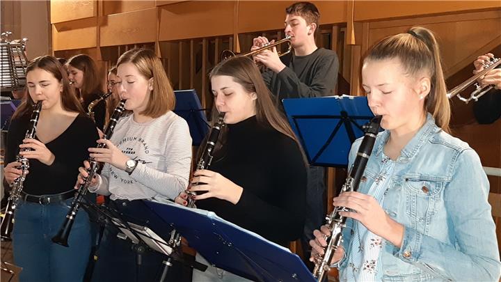 Jugendorchester der Raesfelder Burgmusikanten bereiten Musikmärchen vor 