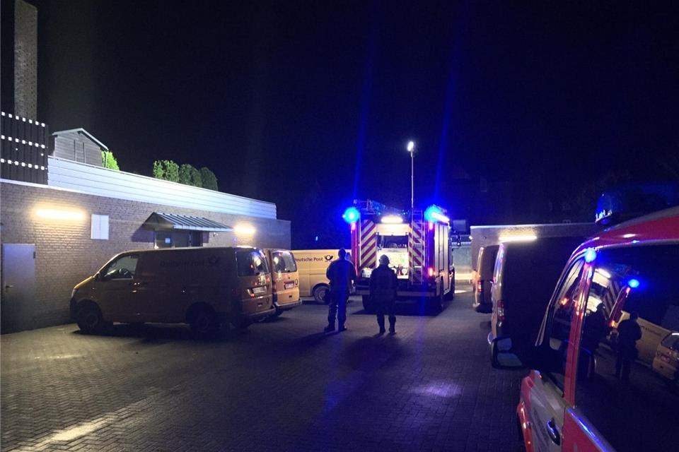 Feuerwehr leuchtet Einsatzstelle aus