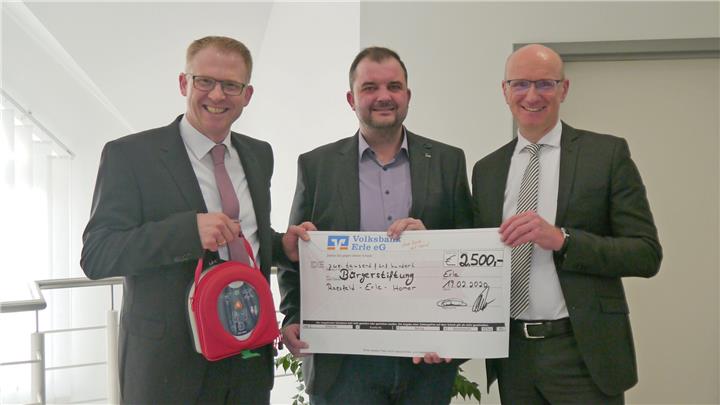Volksbank Erle unterstützt Defi-Projekt 