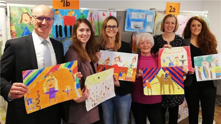 „jugend creativ“: Jury bewertet Glücks-Bilder  