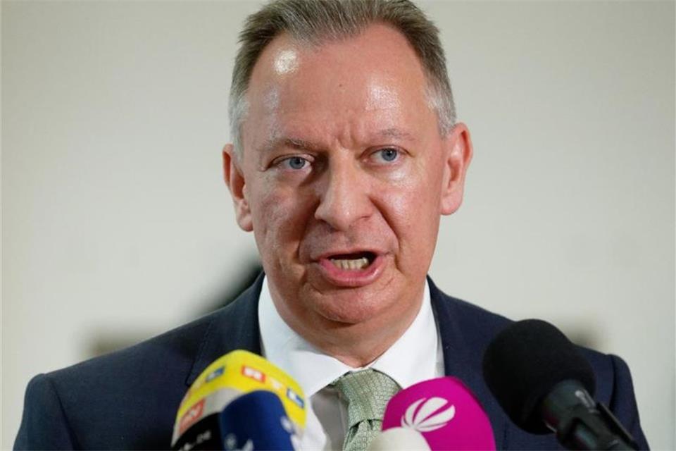 Heinsberger Landrat bittet China um Hilfe 
