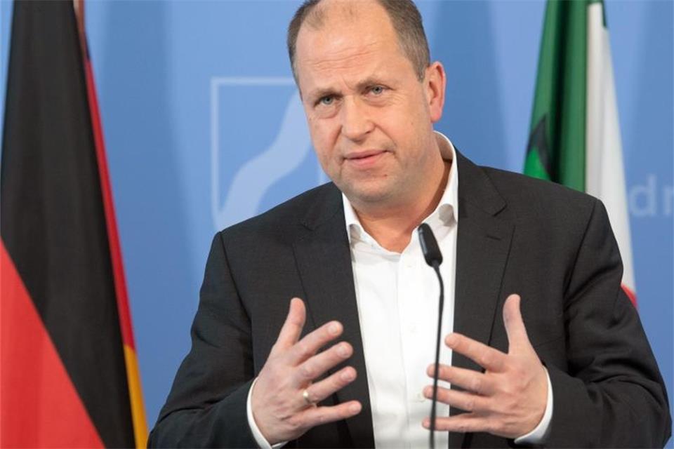 Familienminister für Kita-Wiedereinstieg in vier Phasen 