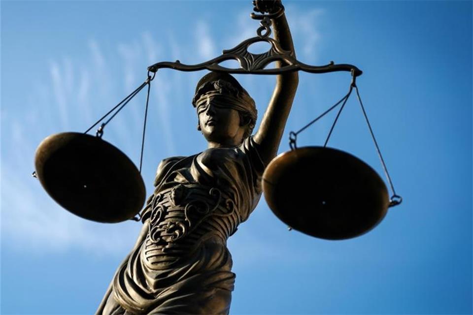 Tochter zum Sex angeboten: Fünfeinhalb Jahre Haft für Vater 