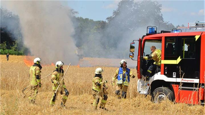 Feuerwehr: Feldbrand bei Homer 
